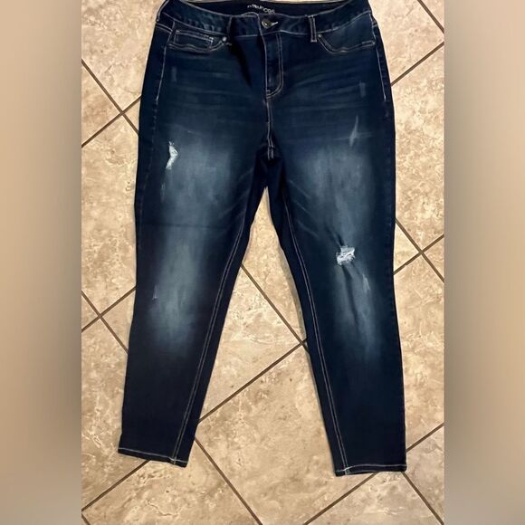 Maurices Cropped Jeans Size XL - Picture 1 of 4